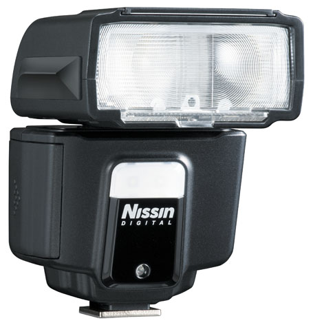 Nissin i40, il flash portatile che è anche luce continua